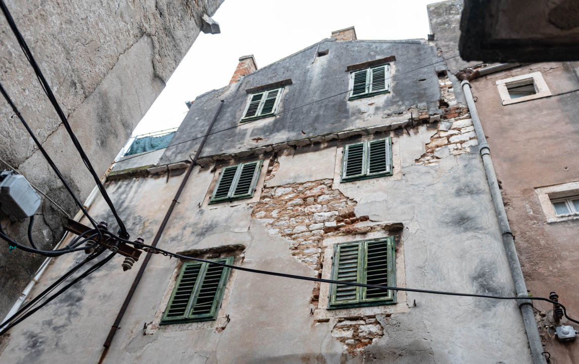 Što se sve raspada u staroj gradskoj jezgri Šibenika: Komunalci su snimili šest kritičnih točaka, u stvarnosti ih ima puno više