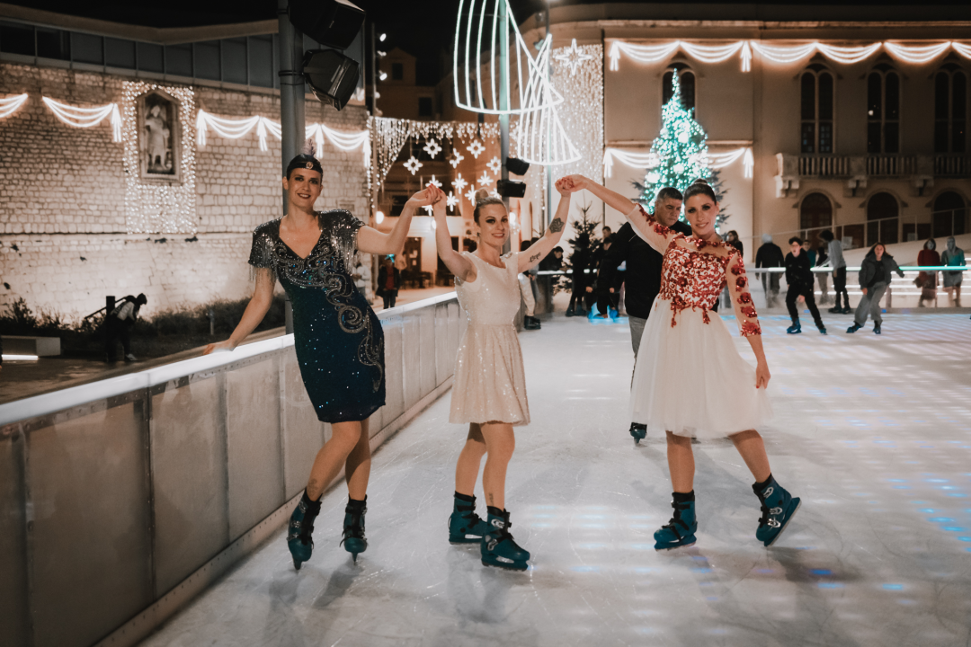 Modna bajka na Vitićevom moru: Šibenčanke klizale u vintage raskošnim haljinama!