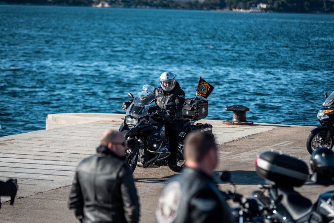 Bajkeri iz cijele države okupili se na gatu Vrulje kako bi se oprostili od Mira Vučenovića