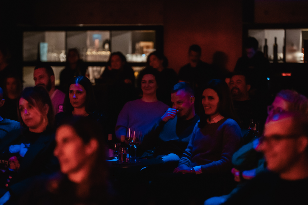 Zabezeknuti Vlatko Štampar sat i 45 minuta u Arsenu valjao fore, publika je plakala od smijeha!