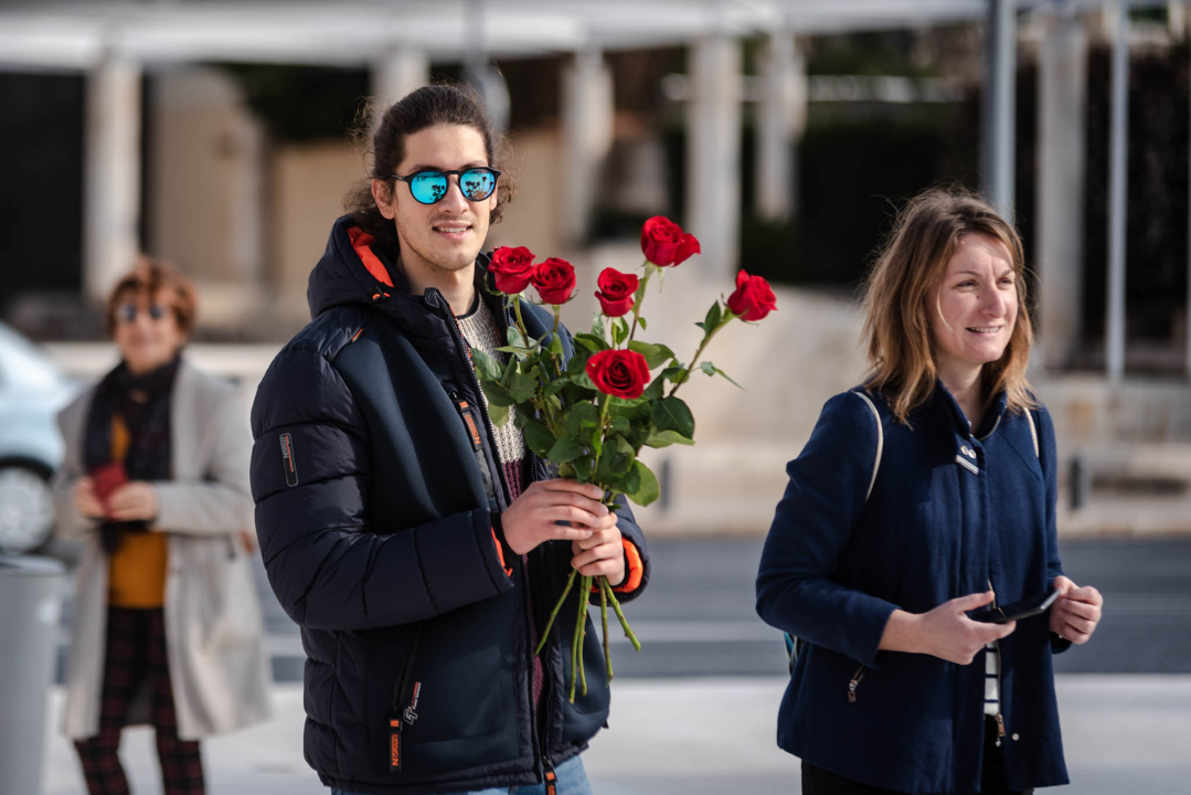 Kiša ubila romantiku Valentinova u Šibeniku: Na Poljani ruže, dječak Paško, nešto djece i slučajni prolaznici