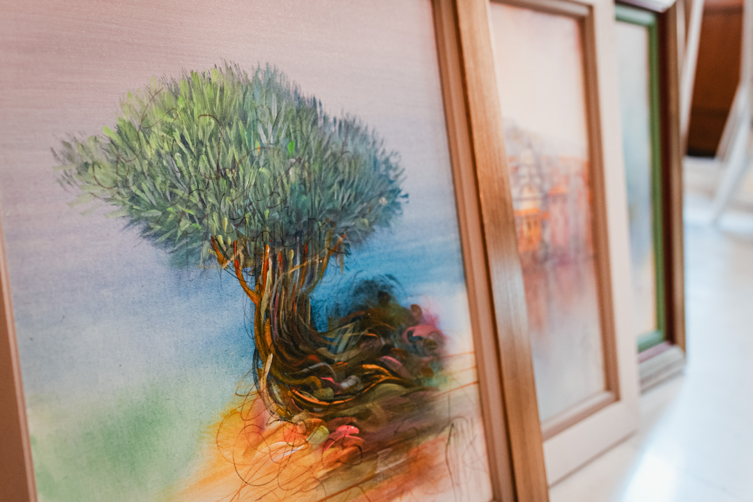 Galerija Juraj Dalmatinac u povodu Dana žena časti popustom na dizajnersku odjeću te Murtićeve i Vežine umjetnine