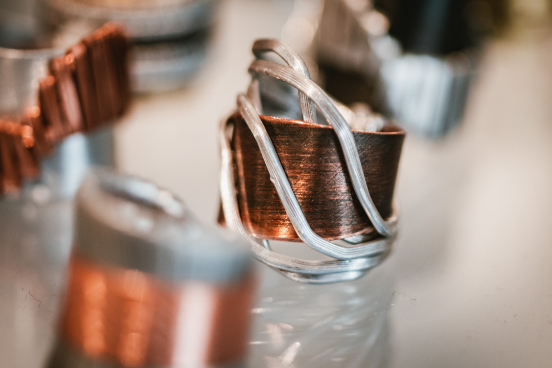 Galerija Juraj Dalmatinac u povodu Dana žena časti popustom na dizajnersku odjeću te Murtićeve i Vežine umjetnine