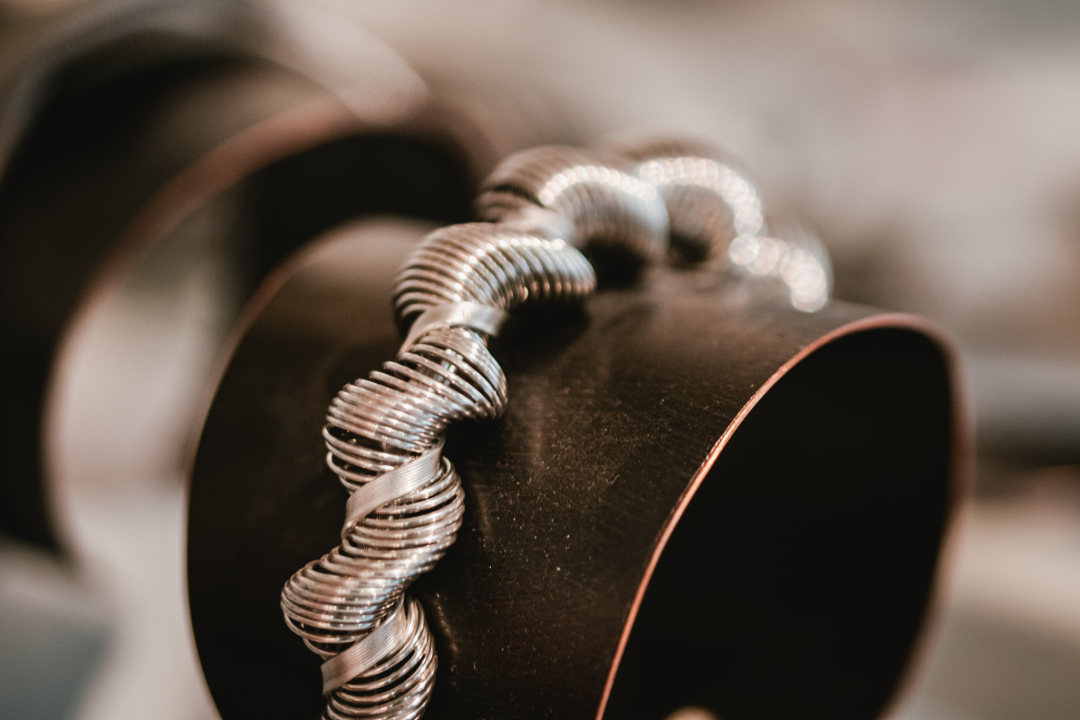 Galerija Juraj Dalmatinac u povodu Dana žena časti popustom na dizajnersku odjeću te Murtićeve i Vežine umjetnine