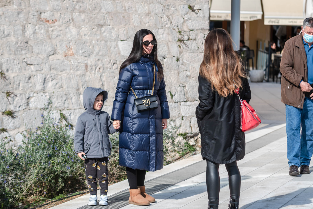 Lijepe Šibenčanke prošetale gradom šarene trendi komade 