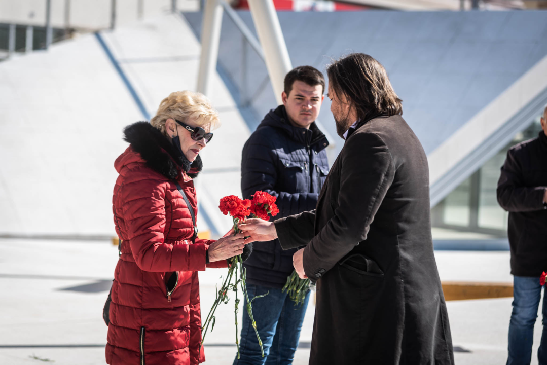 Povodom Dana žena SDP-ovci dijelili karanfile na Poljani