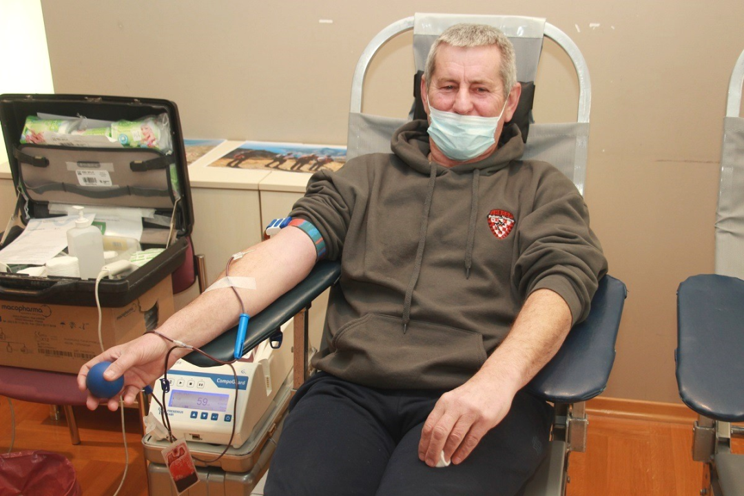  U Vodicama prikupljene 52 doze: Petra Vučak i Petar Vidić prvi put darovali krv