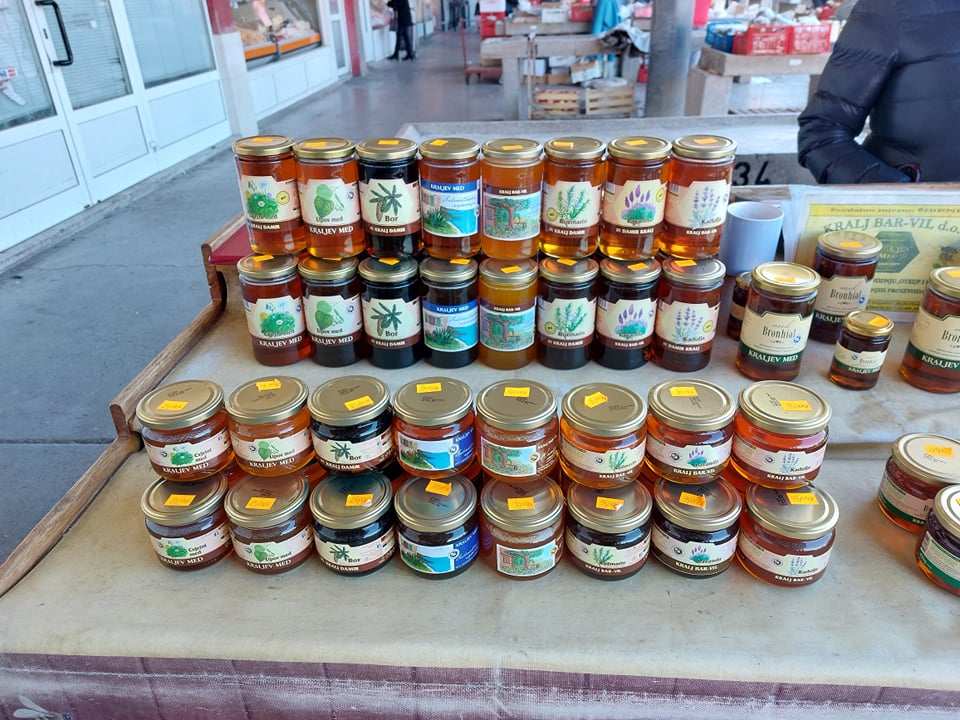 Na peškariji skromna ponuda zbog bure: Srdele, brancini i jedna murina