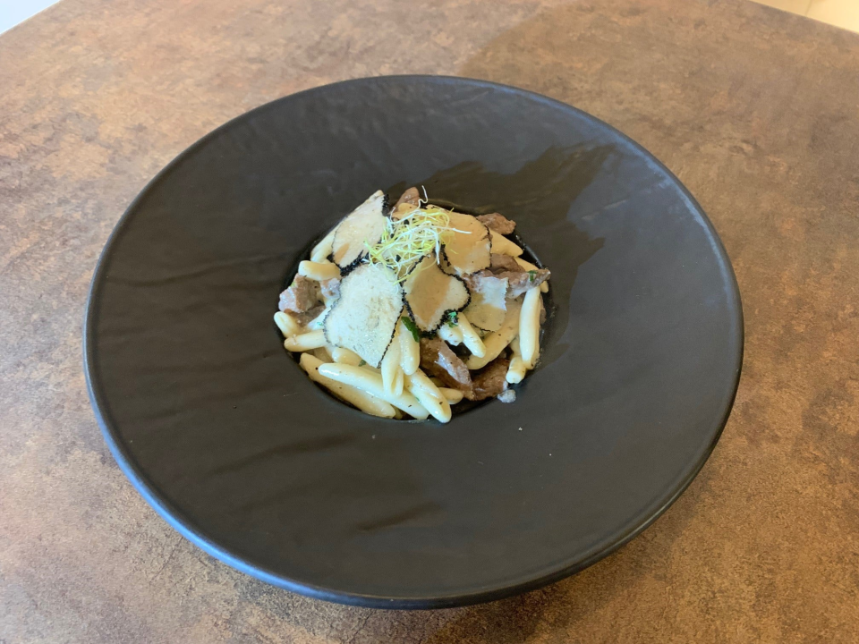 Posjetite bistro Bava i uživajte u bogatom izboru hrane i pića!