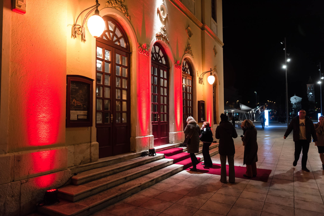 Ženski orkestar do suza nasmijao šibensku publiku, likovi su nam bolno poznati!