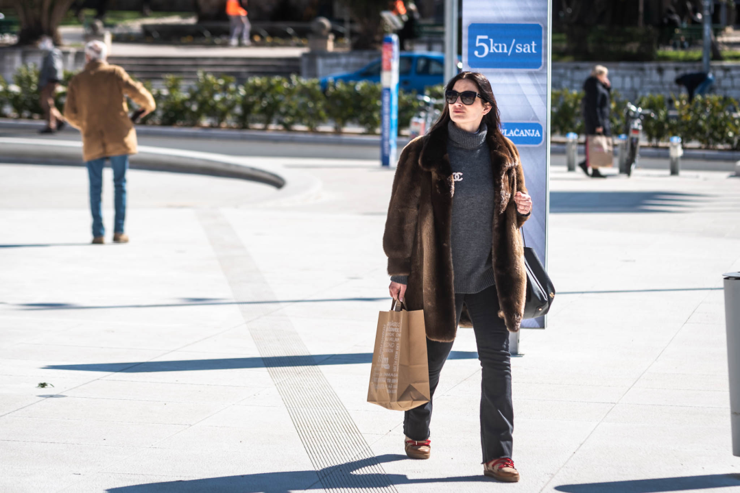 Šibenskim ulicama ovih dana vladaju urbane kombinacije začinjene sunčanim naočalama: Evo koje smo izdvojili   