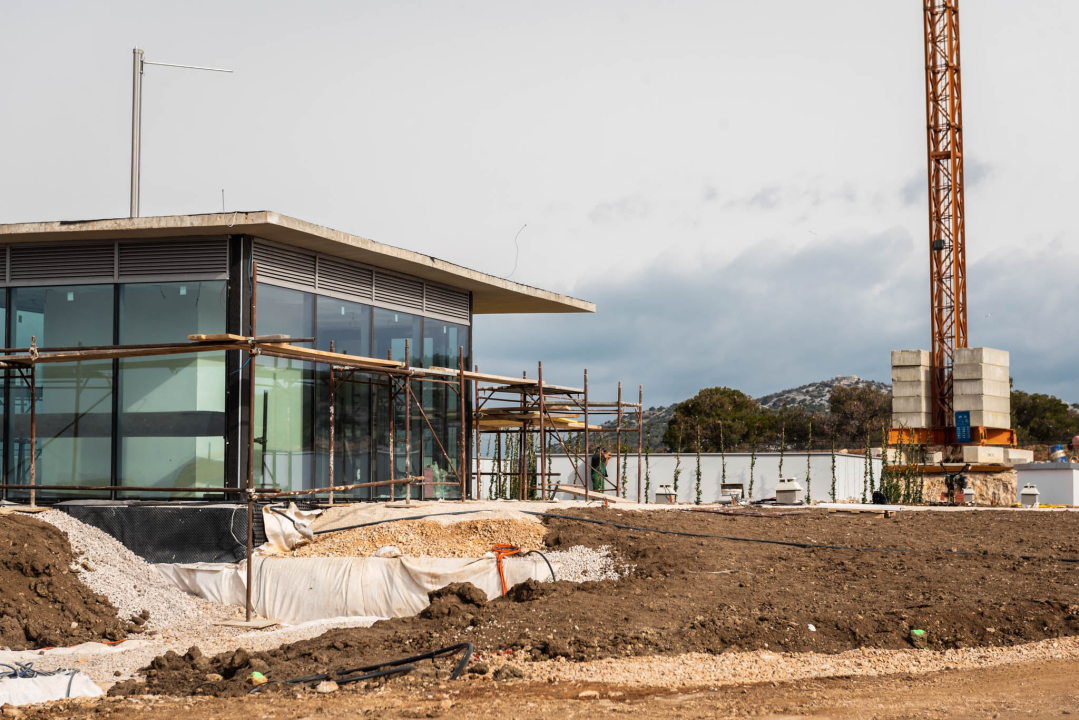 Sv. Ivan u niskom startu: Sređuju se zelene površine, stiže namještaj za dvorane, a uređenje parkinga će pričekati 
