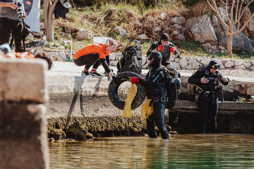 Odrađena akcija čišćenja podmorja i plaže u Zatonu: 'Mislim da smo izvadili oko 3-4 tone, ali ima toga još'  