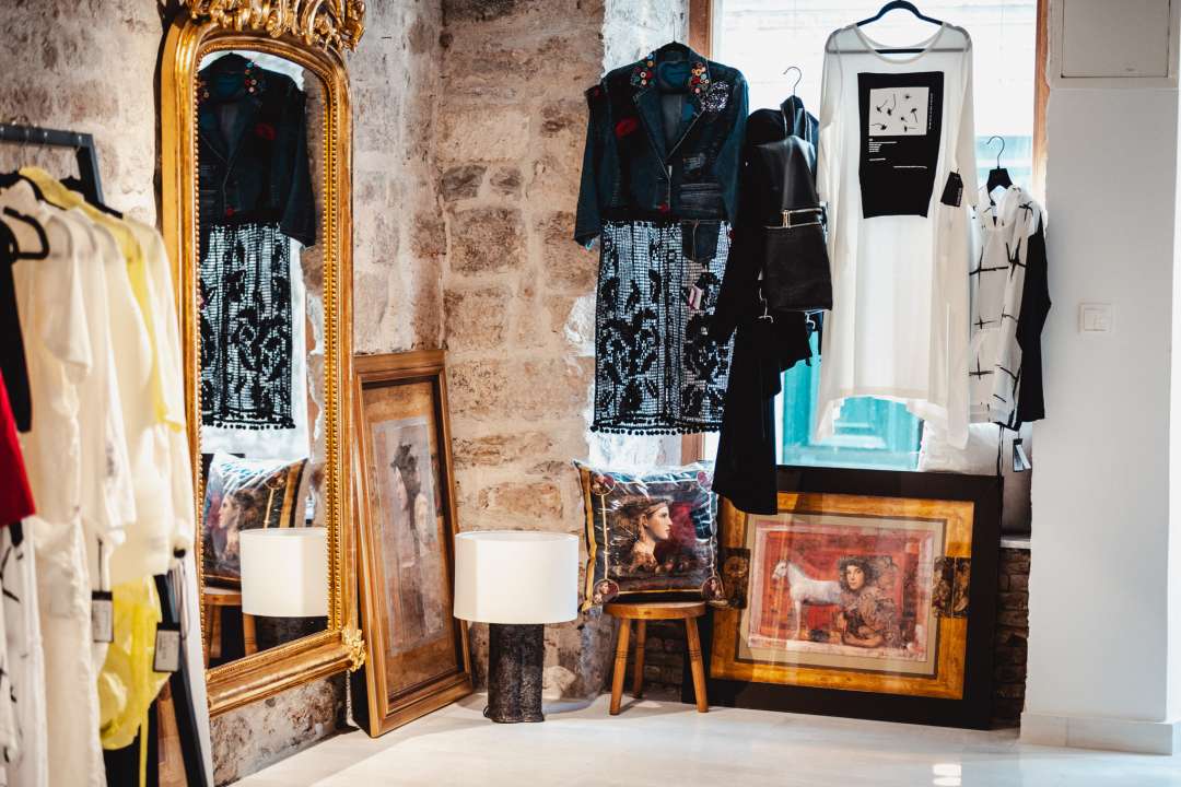 U Galeriji Juraj Dalmatinac potražite umjetnine Vaska Lipovca i Dragice Cvek Jordan po sniženoj cijeni