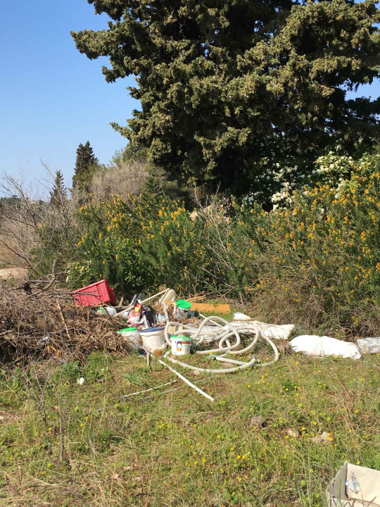 Stara rasvjeta s rive završila na TEF-u okružena tonama građevinskog i drugog otpada!