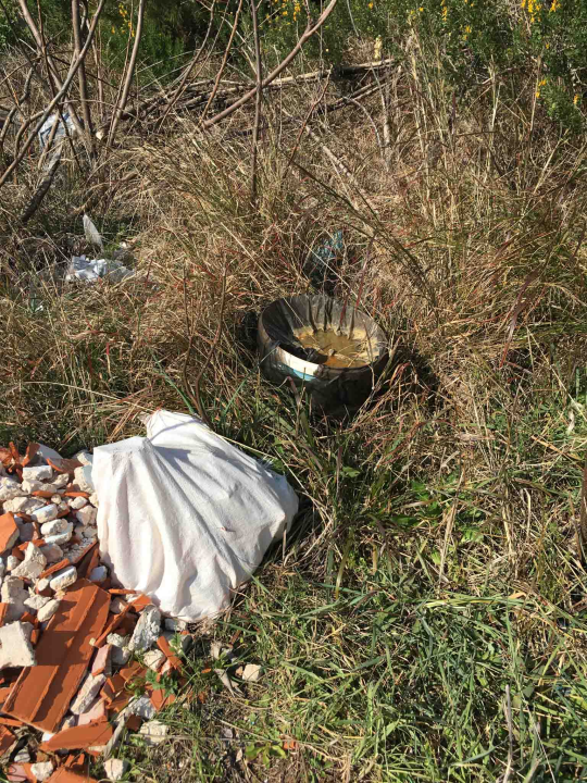 Stara rasvjeta s rive završila na TEF-u okružena tonama građevinskog i drugog otpada!