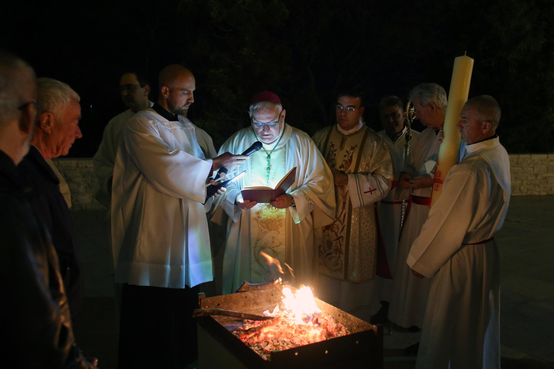 Vazmeno bdijenje u katedrali svetog Jakova: 'Božji darovi nisu privremeni, nisu prolazni'