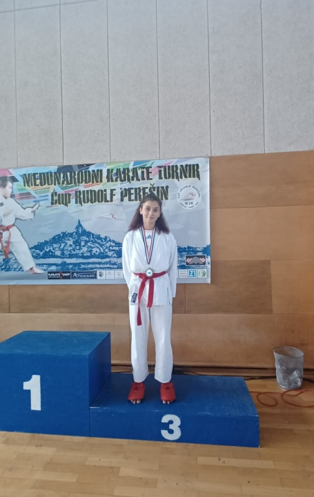 Tri medalje za članice Karate kluba Pirovac na turniru u Ivanić Gradu