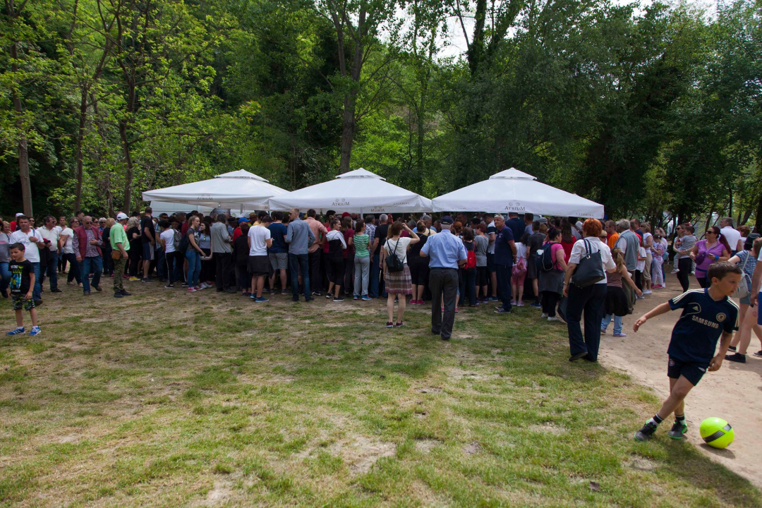 Na Skradinskom buku i na Jadriji opet besplatni fažol za Praznik rada: Svirat će i Feniksi 