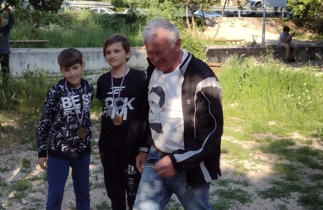 Održan humanitarni turnir u petanci za djecu, sva prikupljena sredstva bit će uplaćena za liječenje male Petre