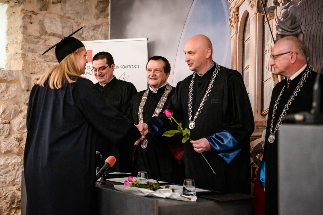 U Šibeniku promovirana četvrta generacija inženjera prvostupnika energetskih tehnologija: Stigao i rektor Boras