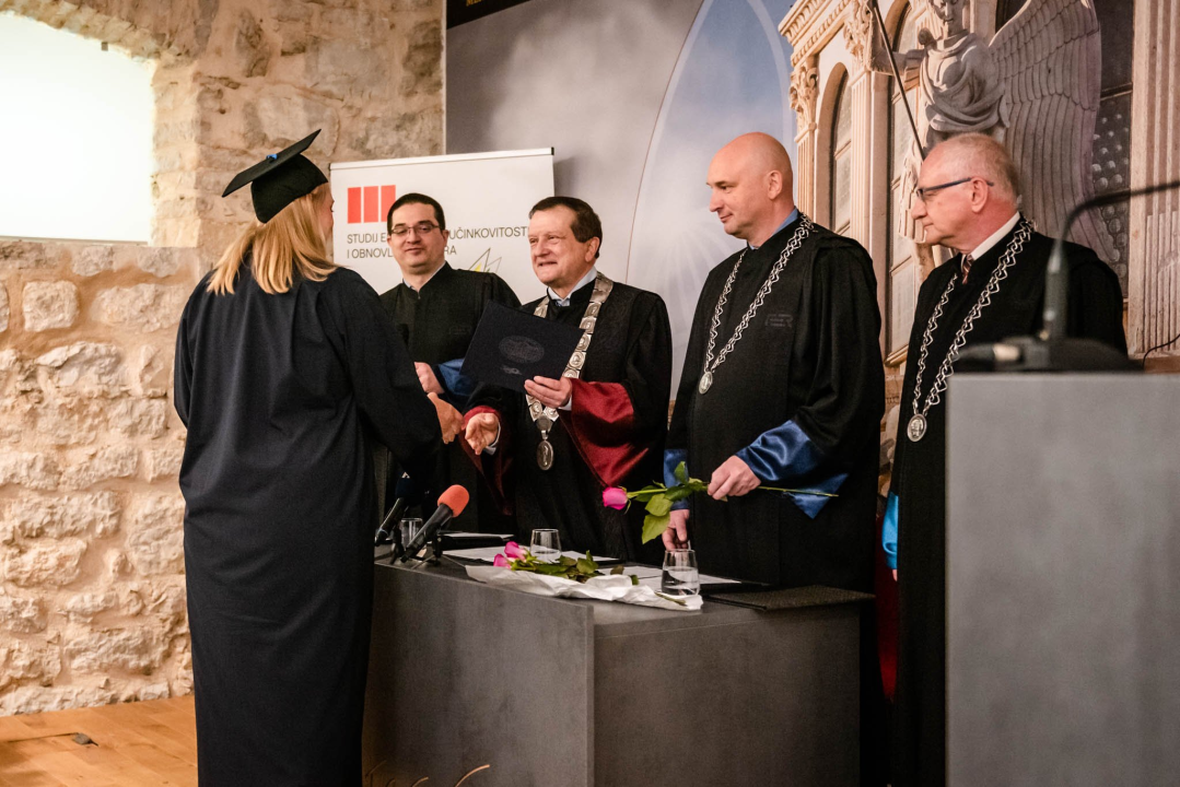 U Šibeniku promovirana četvrta generacija inženjera prvostupnika energetskih tehnologija: Stigao i rektor Boras