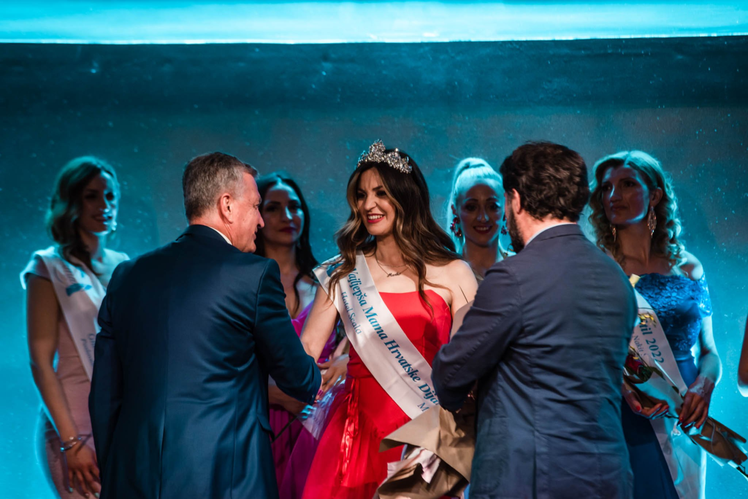 Božena Bajalica najljepša je mama Hrvatske u kategoriji 'dijamant' 