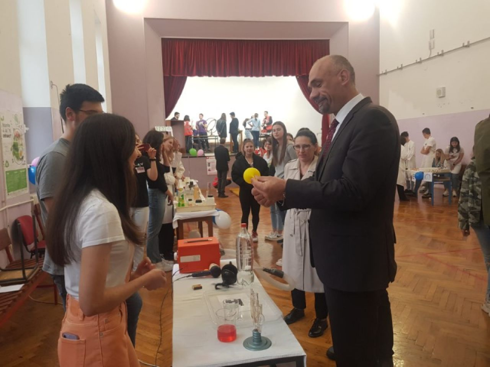 U Gimnaziji Antuna Vrančića održan Festival znanosti: 'Drago mi je vidjeti veliki interes učenika za prirodne znanosti'