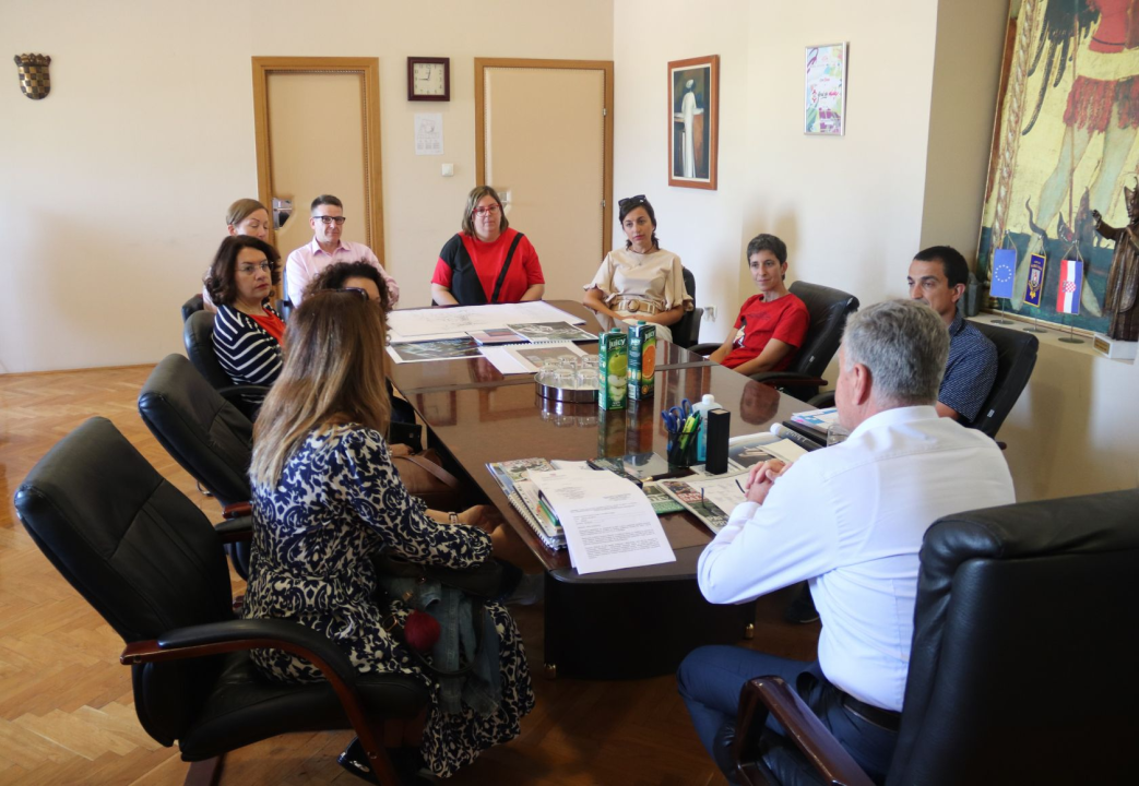 Posejdonov zov: Gradonačelnik predstavio morske potencijale Šibenika sudionicima Erasmus projekta