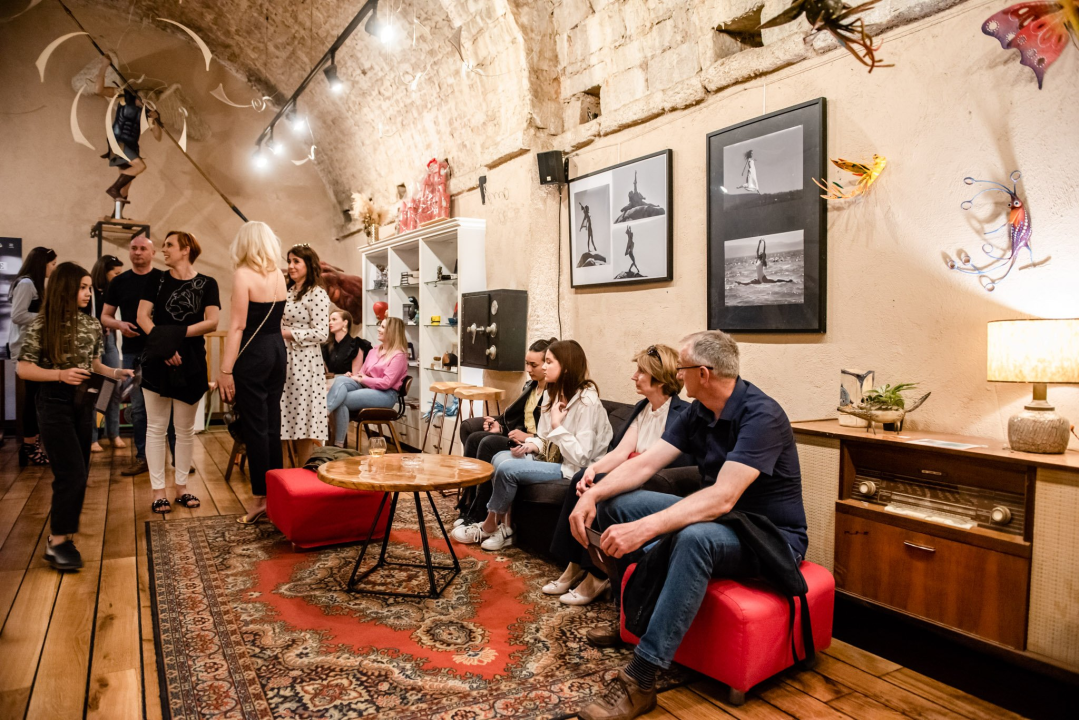 U Azimutu otvorena izložba fotografija Ante Šimića: 'Osjećaje žena je teško prikazati, one su prepune emocija'