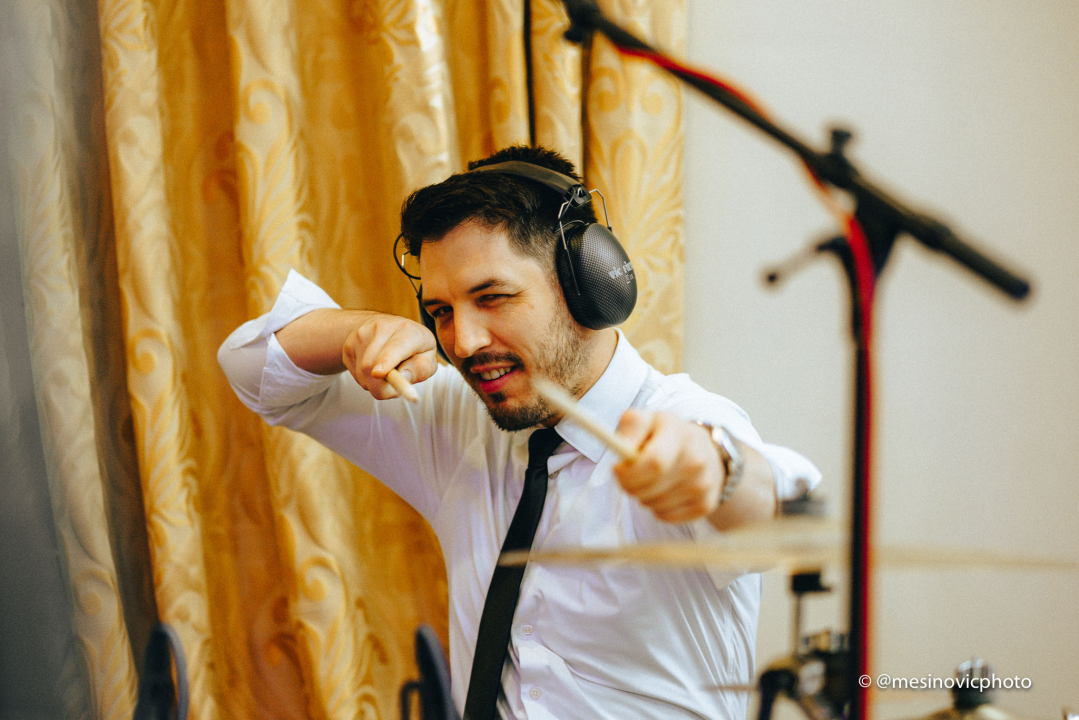 Pogledajte kako su zablistali učenici Industrijsko-obrtničke škole na svom maturalnom plesu (1. dio)