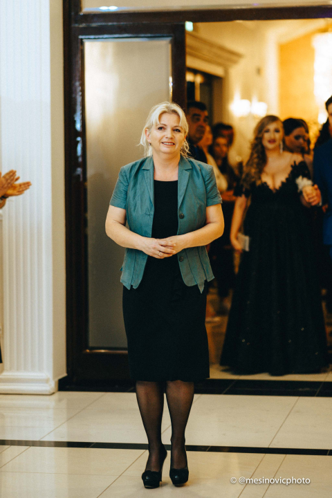 Pogledajte kako su zablistali učenici Industrijsko-obrtničke škole na svom maturalnom plesu (1. dio)