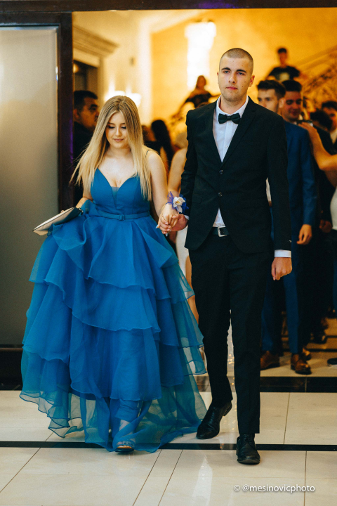 Pogledajte kako su zablistali učenici Industrijsko-obrtničke škole na svom maturalnom plesu (2. dio)