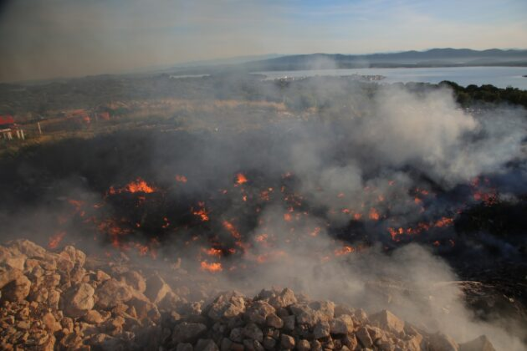 Vatra iznad Murtera: Požar ili spaljivanje smeća?