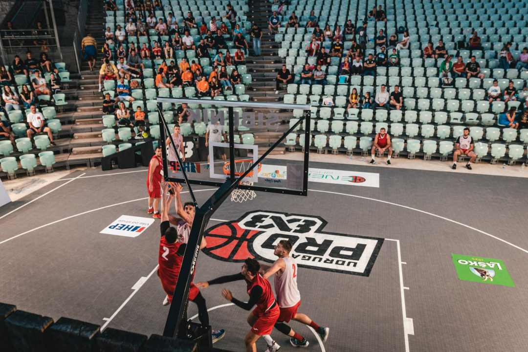 Basket se na Mihovilu i sinoć igrao pred gotovo praznim gledalištem, ako izuzmemo igrače!