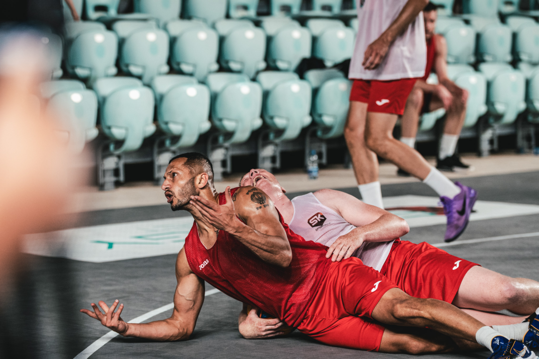 Basket se na Mihovilu i sinoć igrao pred gotovo praznim gledalištem, ako izuzmemo igrače!