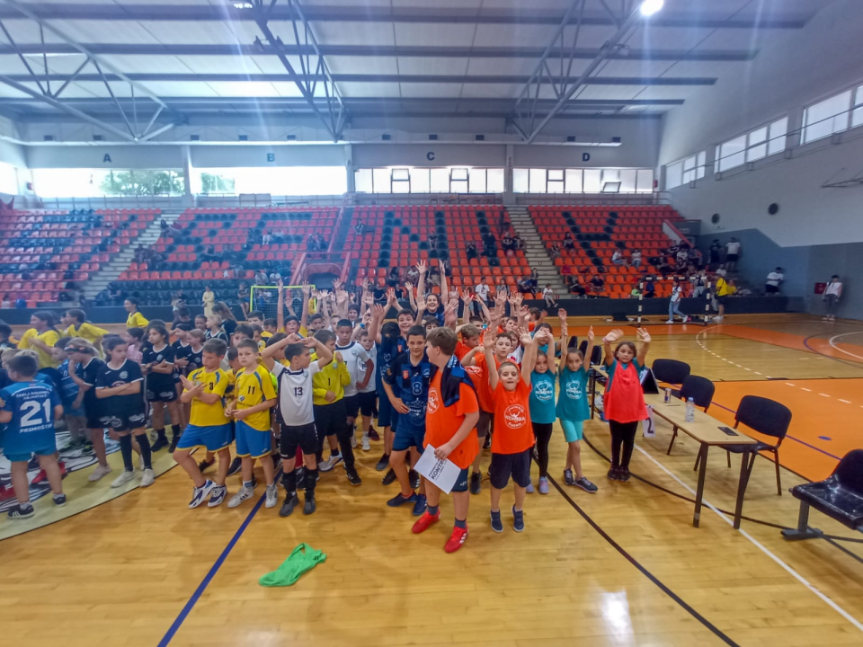 Završnica Međužupanijske mini lige: Više od 250 djece igralo mini rukomet na Baldekinu 