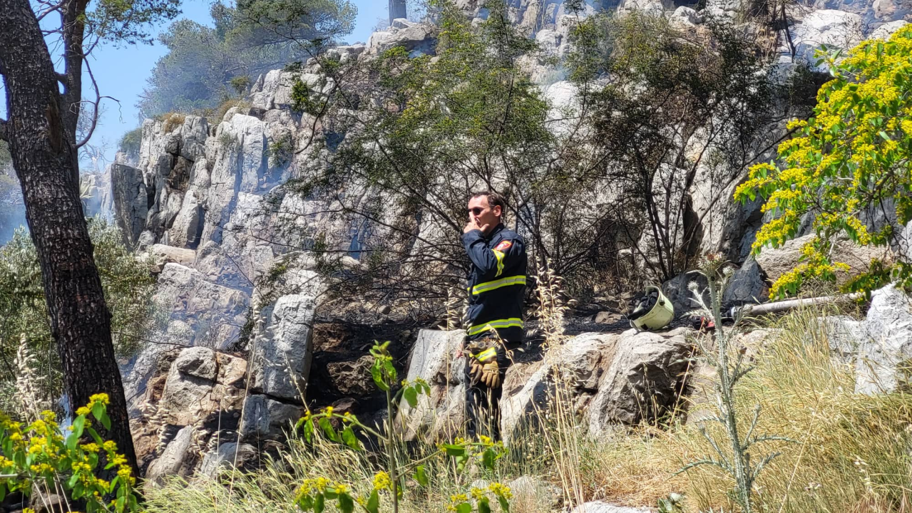 Požar ispod sv. Ivana izazvale četiri signalne rakete: Izgorjela 2,5 hektara