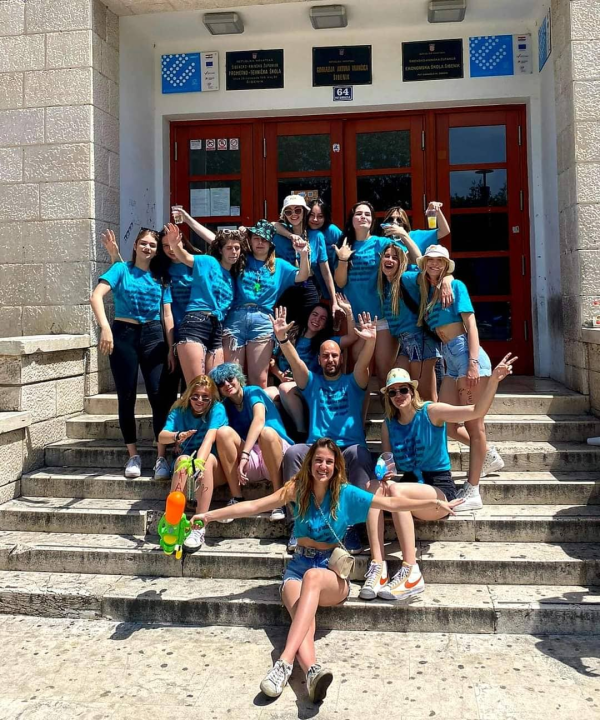 Razrednik Tomislav Donđivić od svojih maturanata nije dobio poklon, ali svejedno je sretan: Znamo i zašto 