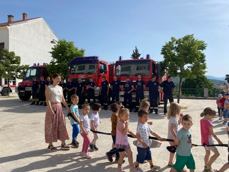 U Drnišu održana smotra operativnih snaga civilne zaštite