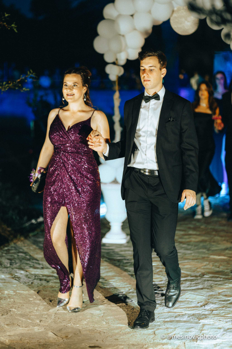 Maturanti Turističko-ugostiteljske škole u glamuroznim izdanjima proslavili kraj srednje škole! (1. dio)