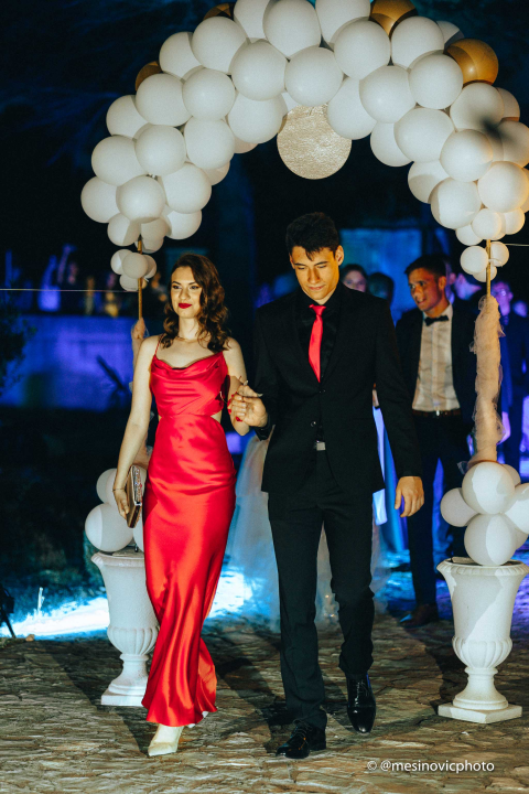 Maturanti Turističko-ugostiteljske škole u glamuroznim izdanjima proslavili kraj srednje škole! (2. dio)