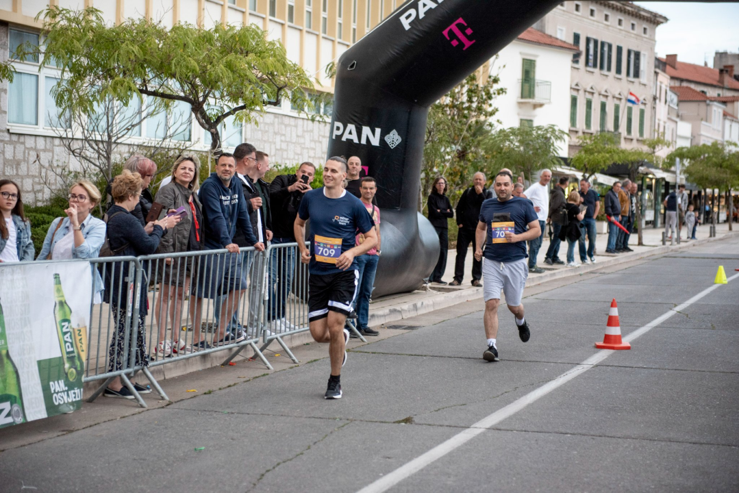 Imamo pobjednike održane Pivske milje: Pogledajte kako je sinoć bilo na šibenskoj rivi  
