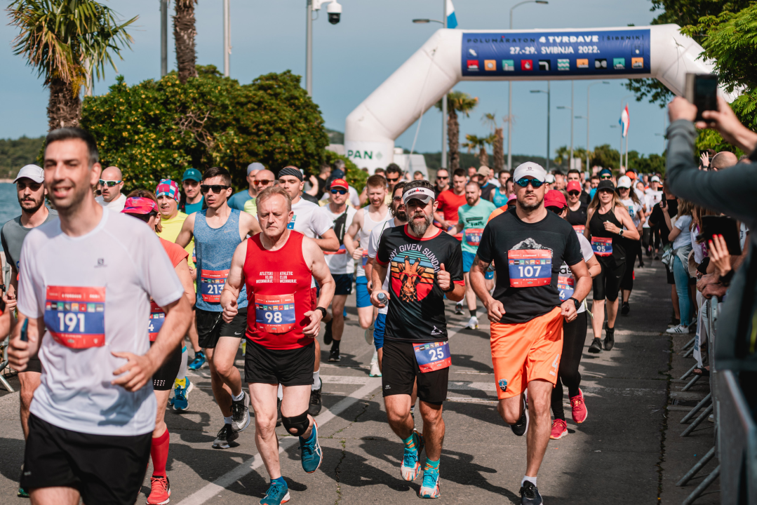 Spektakl u Šibeniku: Pivska milja je bila kao Woodstock, polumaraton završili i brojni Šibenčani