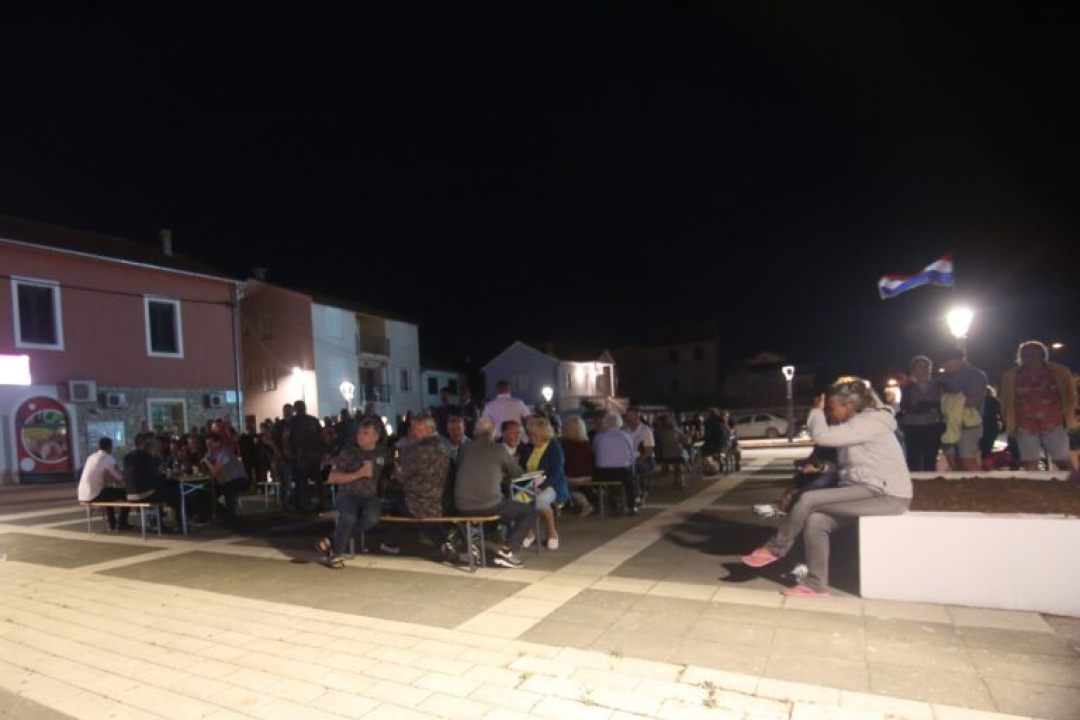 U Jezerima Dan državnosti proslavljen okupljanjem Samostalnog voda Tisno: 'Nismo samo borbena jedinica, već velika obitelj'