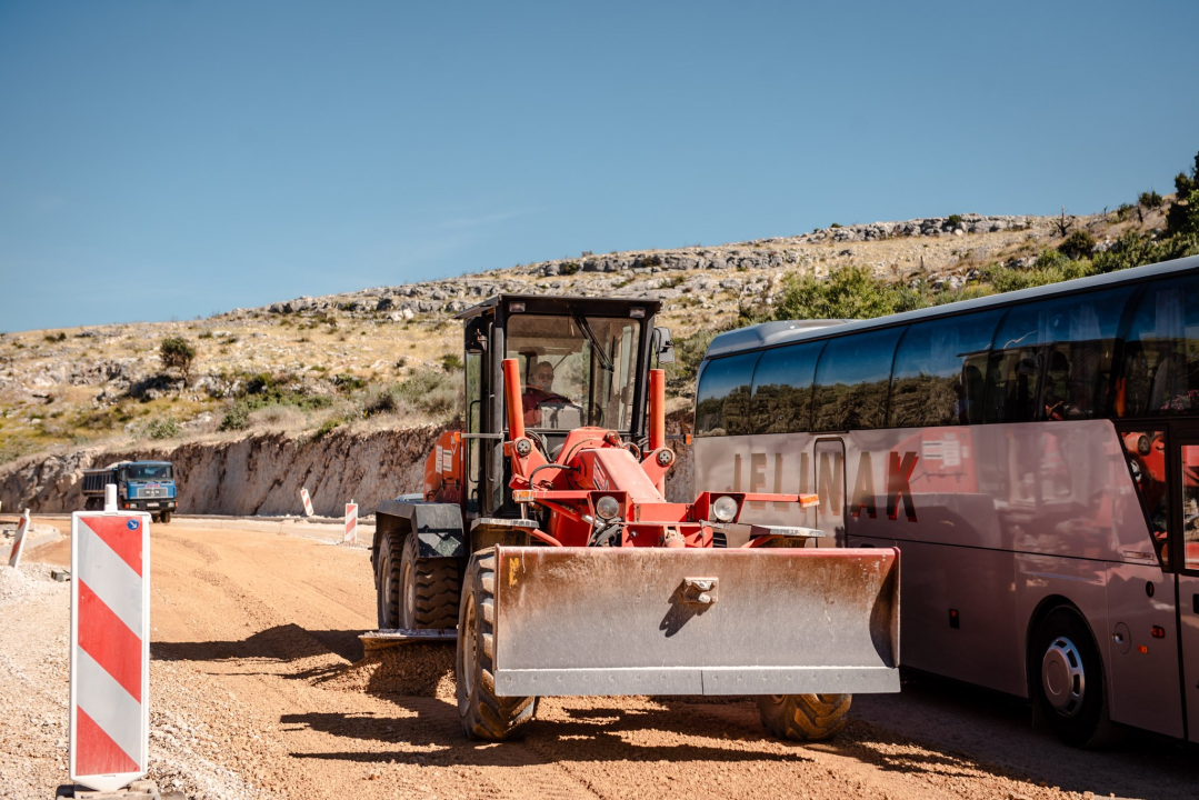Posjetili smo Žaborić: 'Turisti nam ne dolaze, a Šibenčana je sve manje na plaži. Puna nam je kapa ovih radova' 