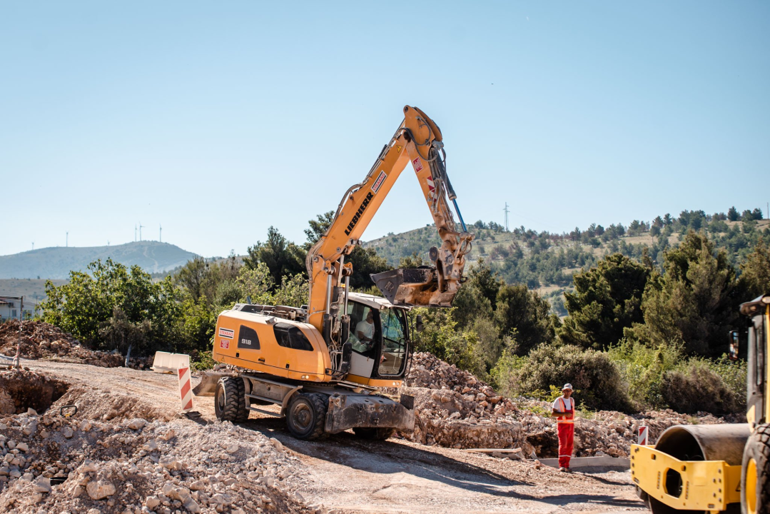 Posjetili smo Žaborić: 'Turisti nam ne dolaze, a Šibenčana je sve manje na plaži. Puna nam je kapa ovih radova' 