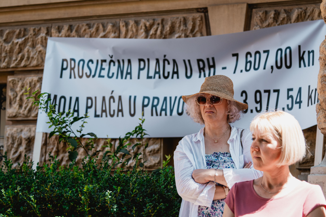 Prosvjed službenika i namještenika ispred suda: Uskraćeni smo za dostojanstvo i svakodnevno omalovažavani