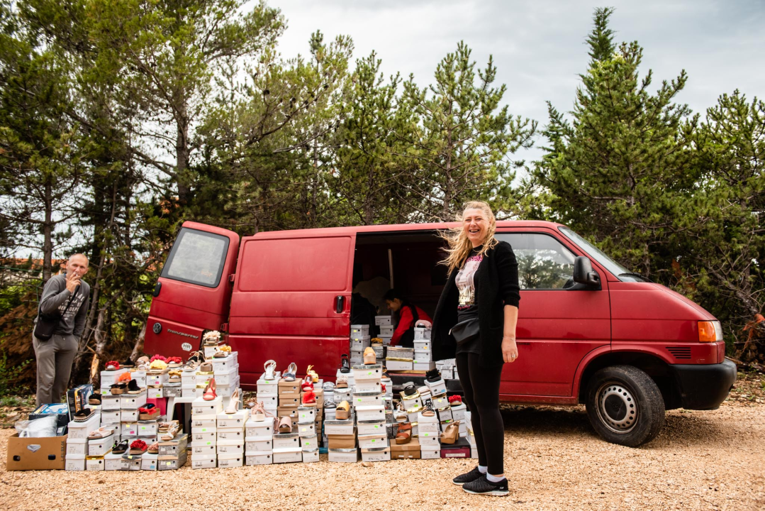 Bili smo na Benkovačkom sajmu: Najtraženija 'roba' su CD-evi Thompsona i Bulića, a za prasetinu se čeka red