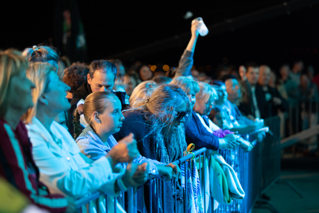 Buri usprkos, u Vodicama započeo 14. CMC festival: Publika se rasplesala uz zabavne hitove  
